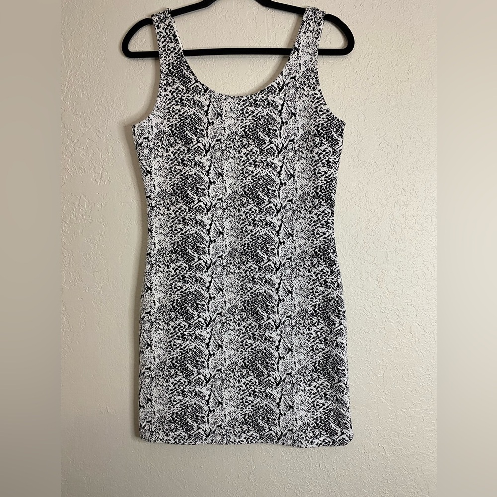 H&M Divided Black & White Speckled Snake Print Cocktail Mini Tank Dress Size Med